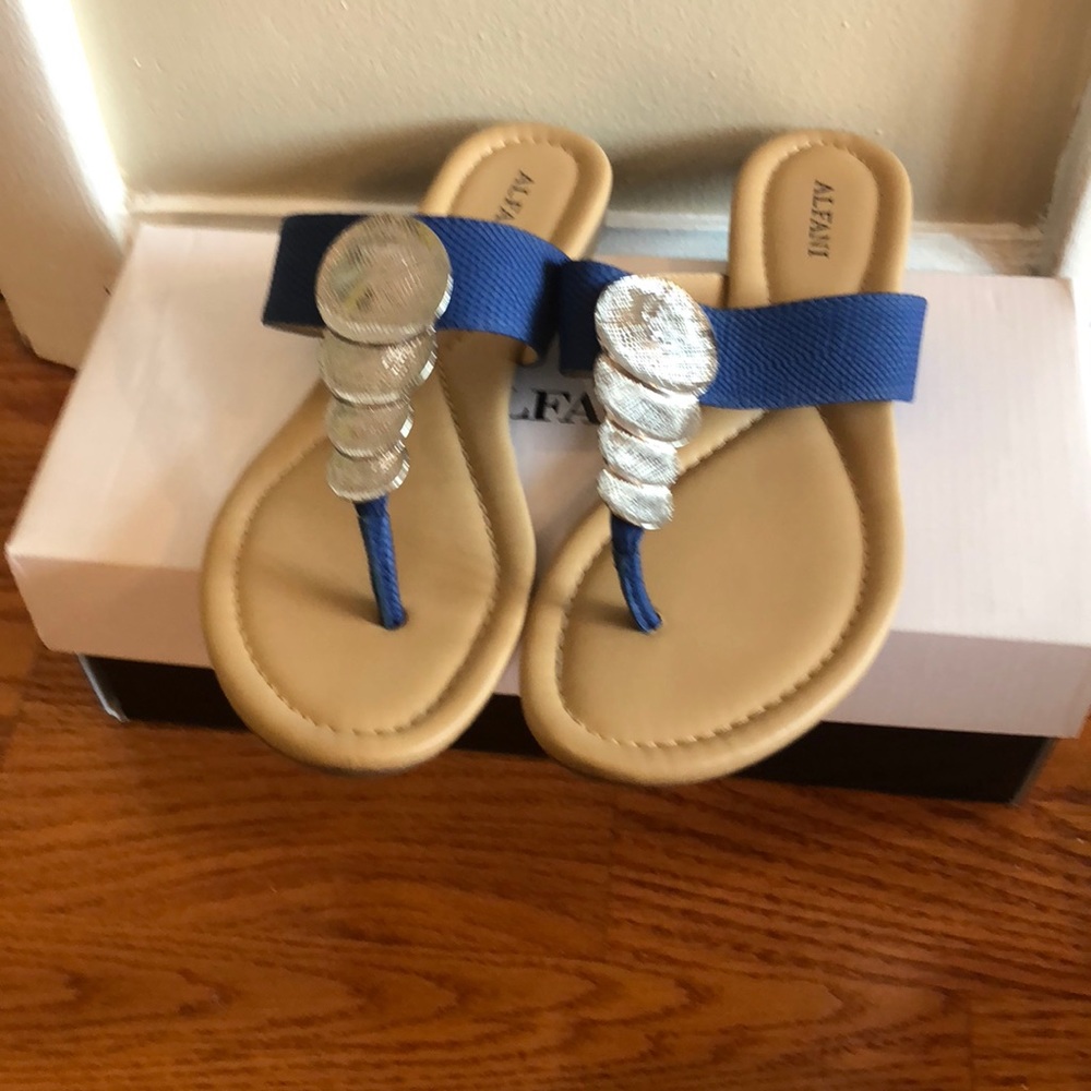 Flat sandals